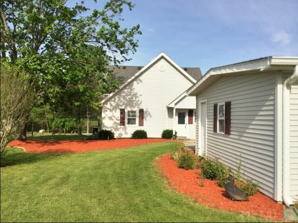 9199 East Blue River Road Pekin, IN 47165 - Photo 3 of 36 Gallery Image 3