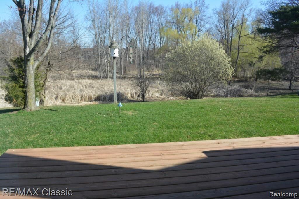 42026 Cherry Hill Road Novi, MI 48375 - Photo 25 of 28 Yard .jpg