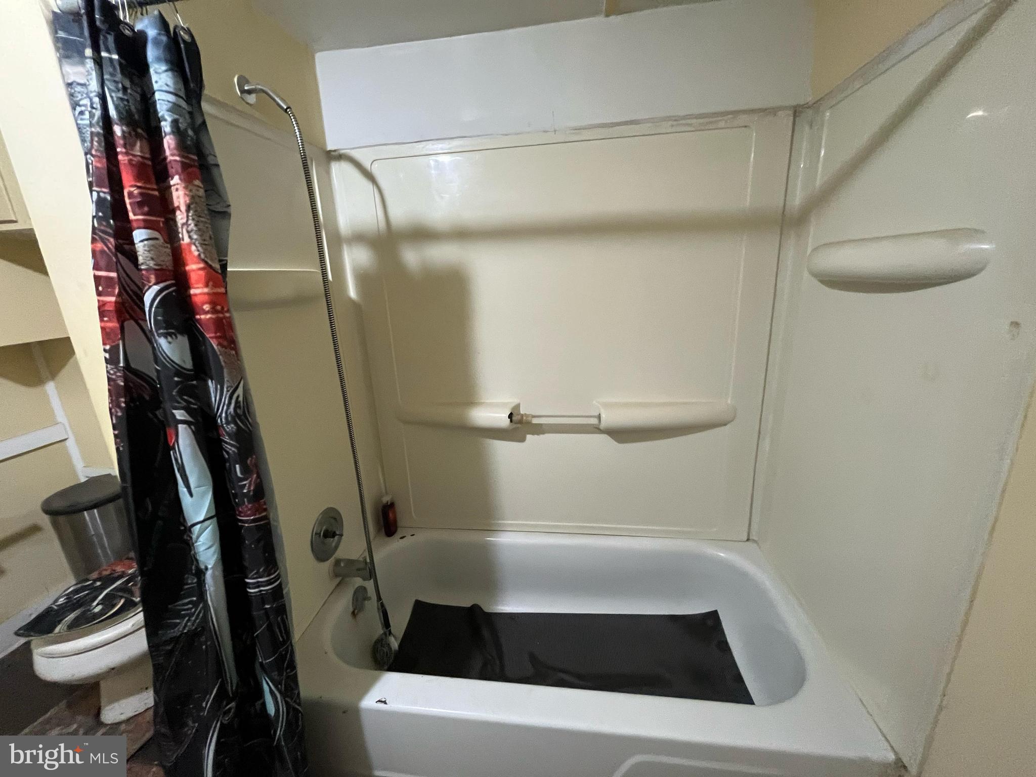 2339 West 3rd Street Middletown, VA 22645 - Photo 15 of 25 a bathroom with a bathtub