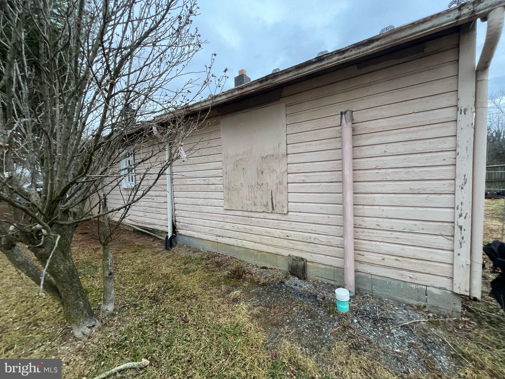 2339 West 3rd Street Middletown, VA 22645 - Photo 24 of 25 a backyard of a house