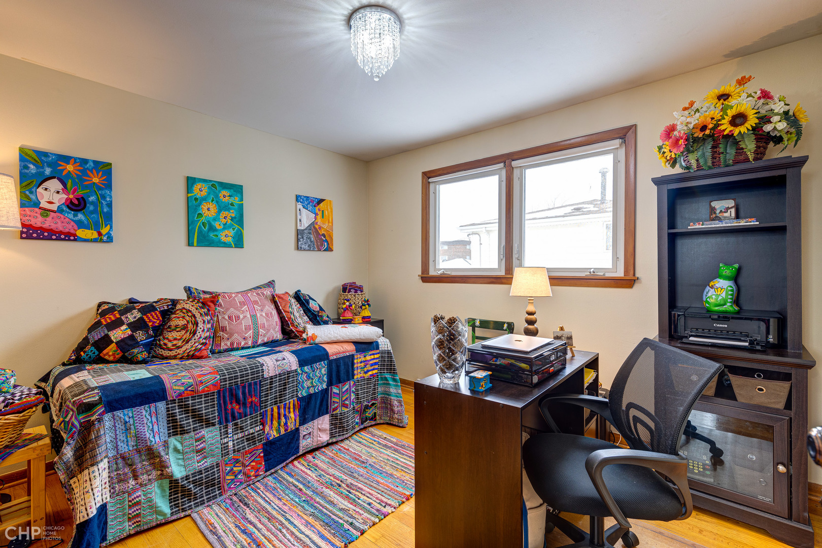 10808 Massasoit Avenue Chicago Ridge, IL 60415 - Photo 11 of 33 a living room with furniture flowerpot and a window