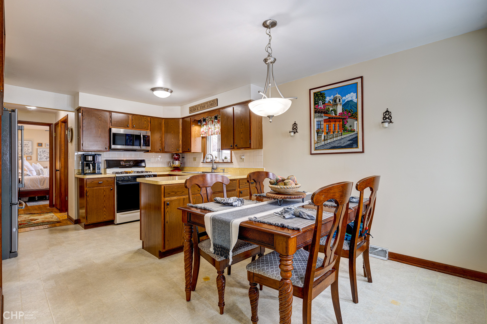 10808 Massasoit Avenue Chicago Ridge, IL 60415 - Photo 16 of 33 a view of a dining room with furniture