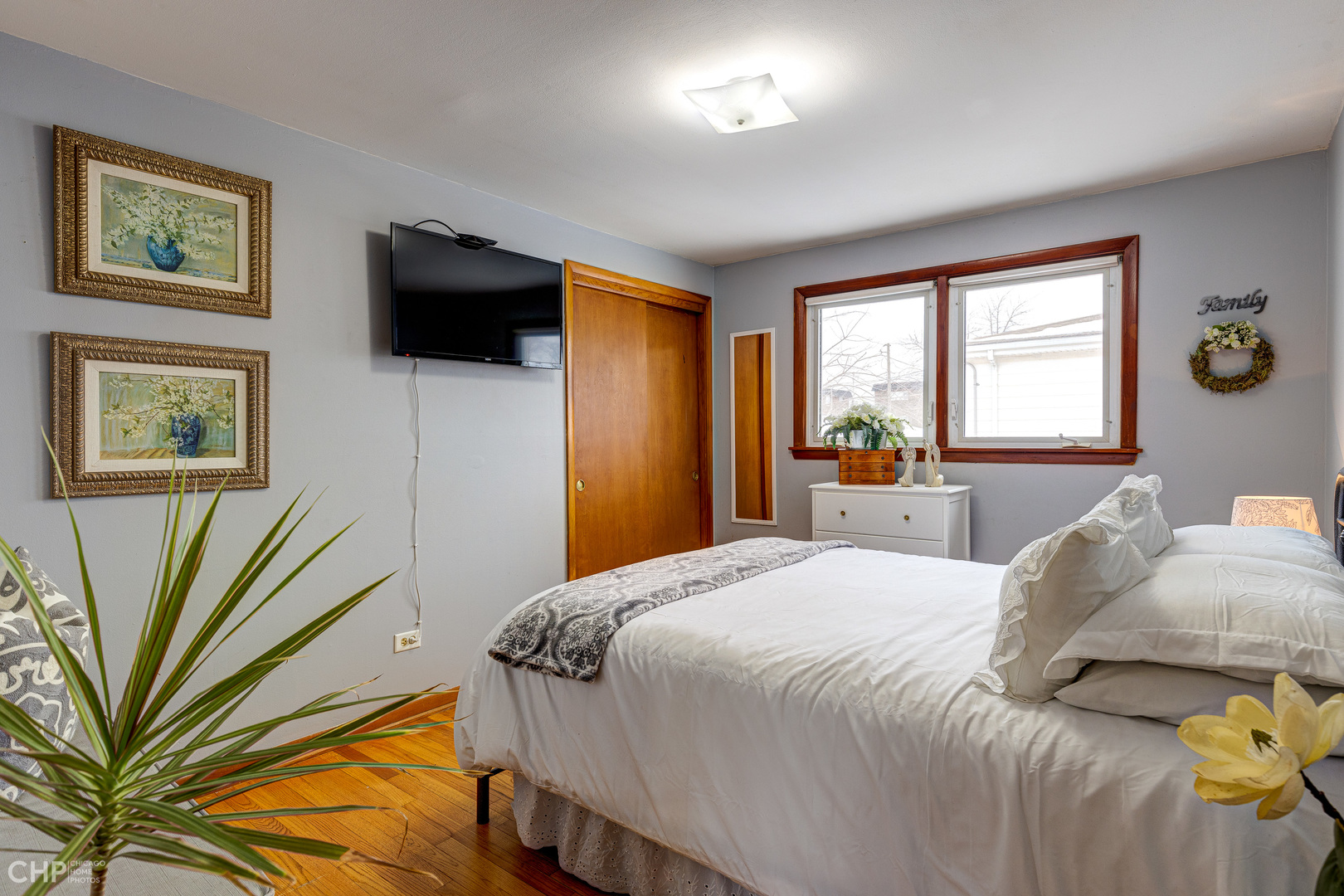 10808 Massasoit Avenue Chicago Ridge, IL 60415 - Photo 18 of 33 a bedroom with a bed and a flat screen tv