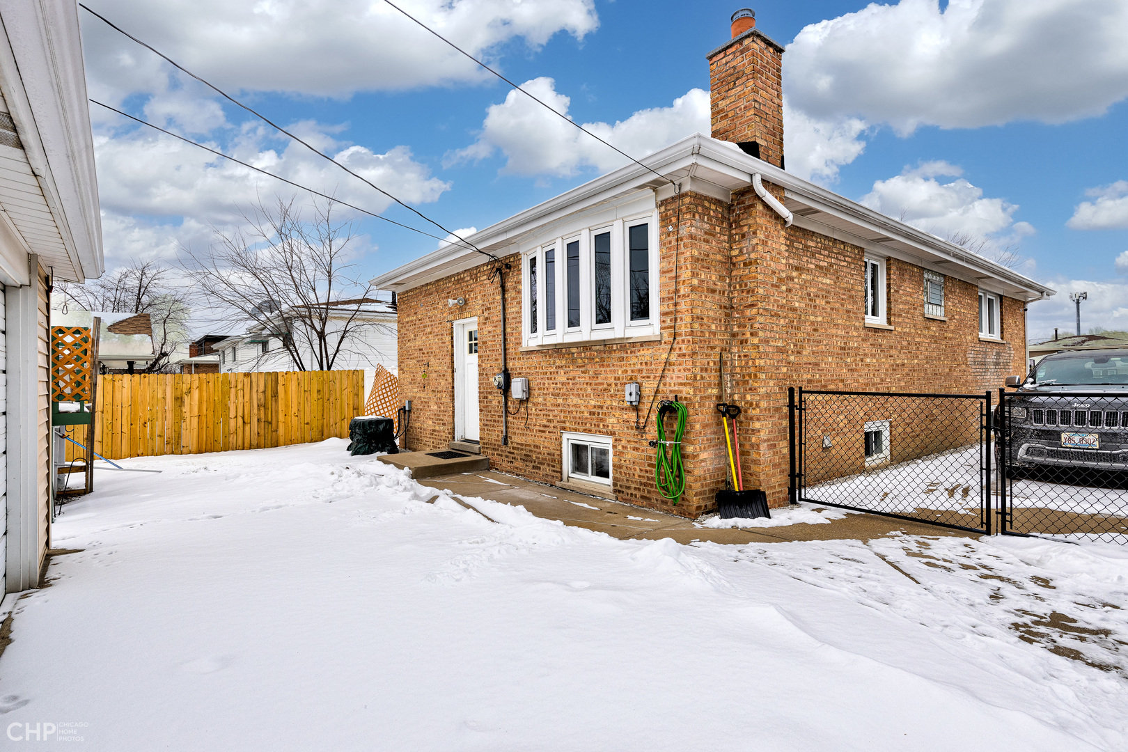 10808 Massasoit Avenue Chicago Ridge, IL 60415 - Photo 26 of 33 a view of a house with wooden fence