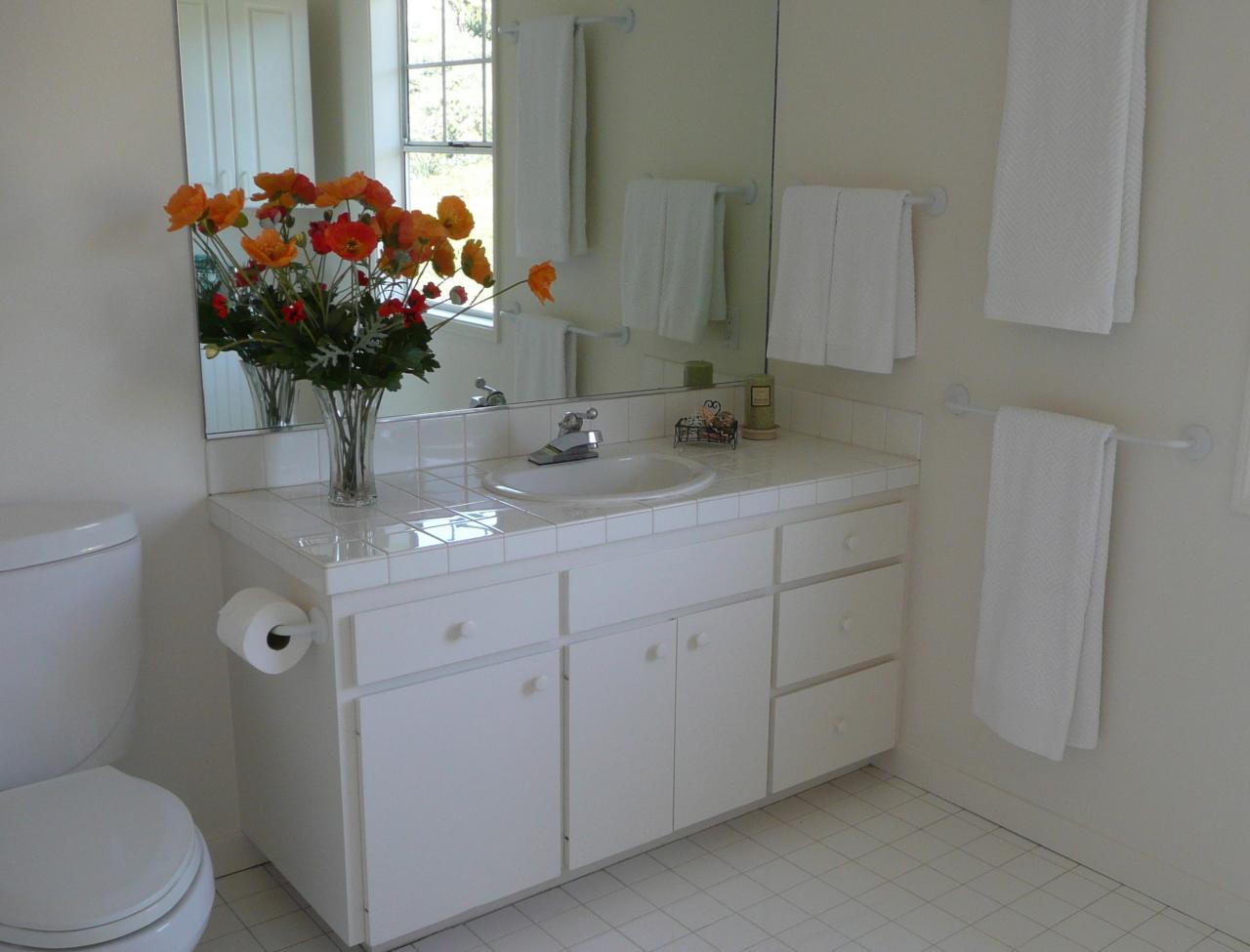 934 Medio Road Santa Barbara, CA 93103 - Photo 8 of 11 Bathroom #2