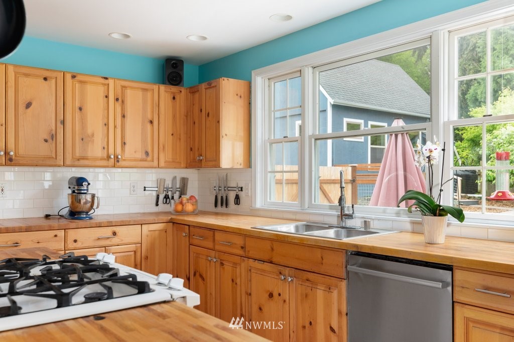 5699 Cameron Road Freeland, WA 98249 - Photo 16 of 38