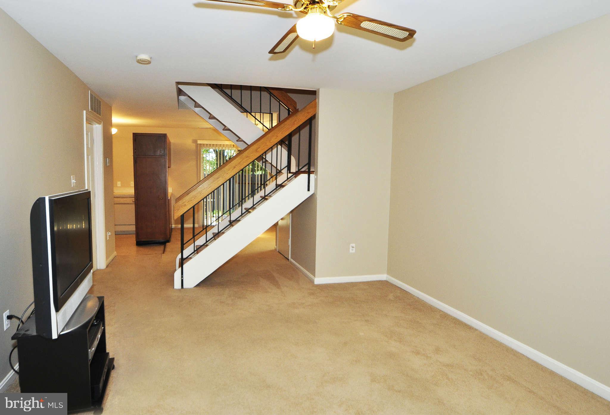 1306 Northgate Square Reston, VA 20190 - Photo 5 of 25 Living Room