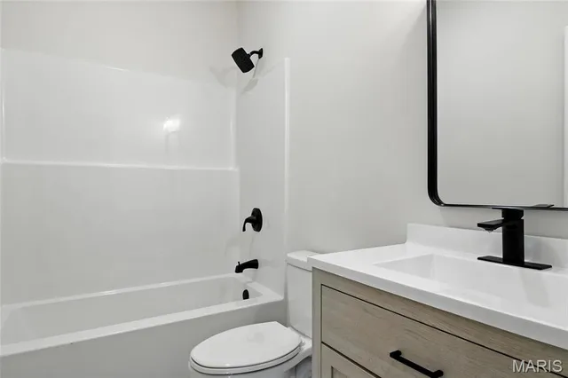 $384,900 | 1650 Brandywine Drive, De Soto, MO 63020