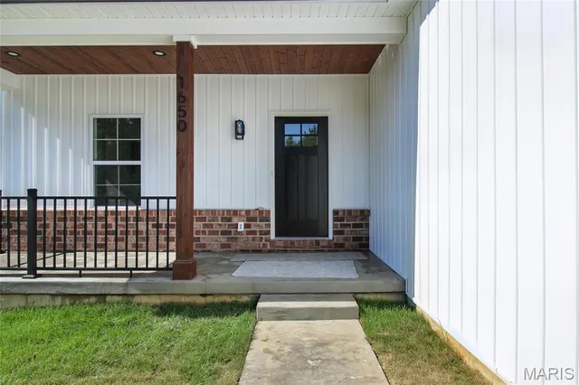 $384,900 | 1650 Brandywine Drive, De Soto, MO 63020