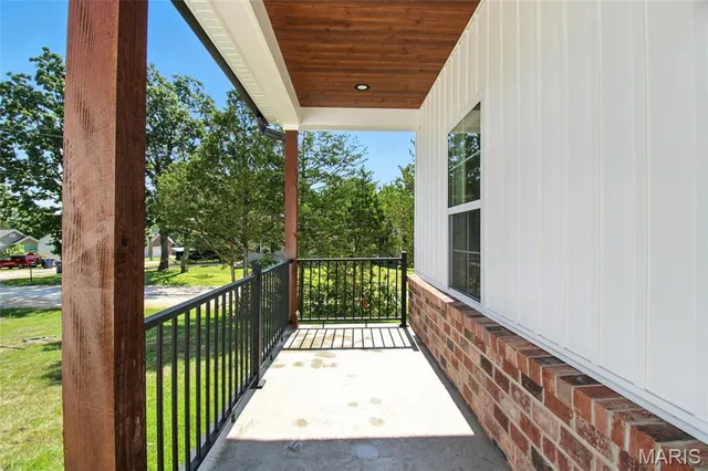 $384,900 | 1650 Brandywine Drive, De Soto, MO 63020