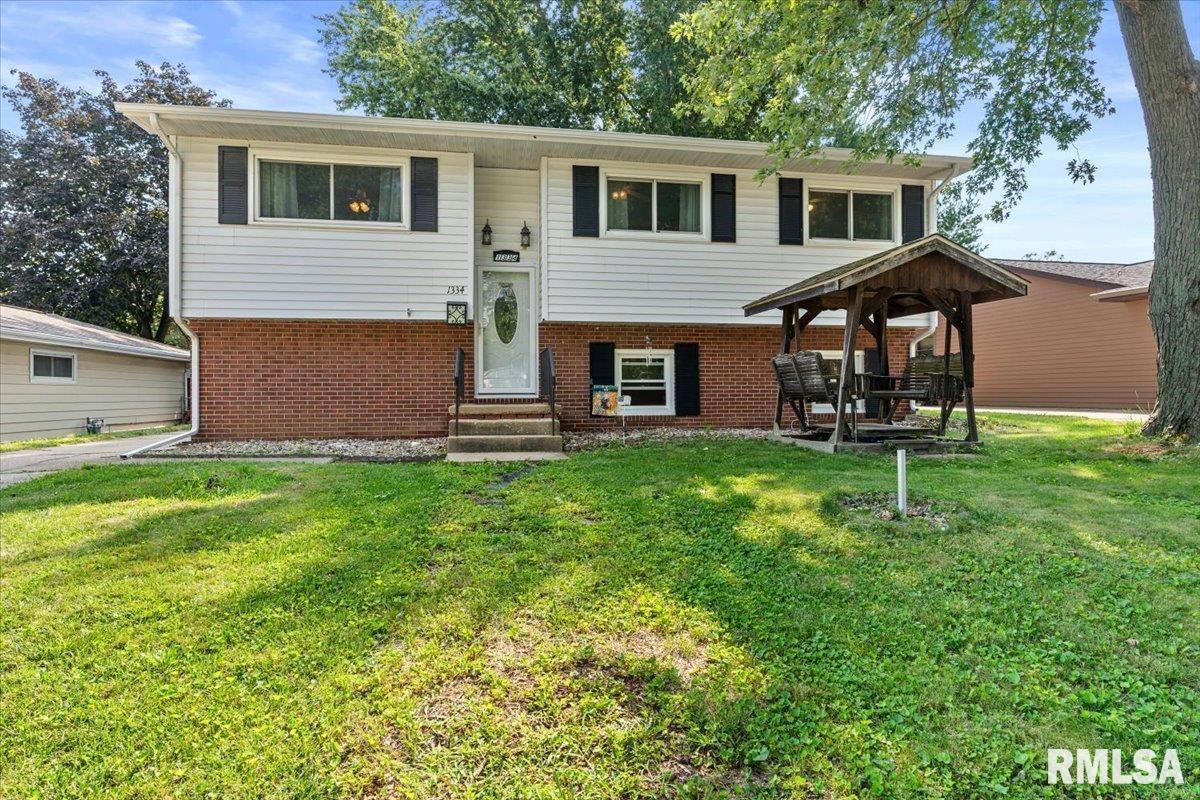 1334 Johnson Lane Springfield, IL 62702 - Photo 1 of 33 Gallery Image 1