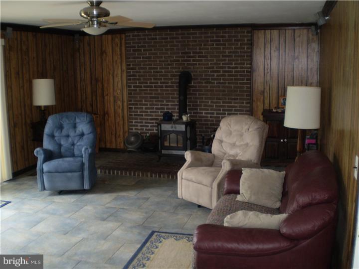 23 John Lenhardt Road Hamilton Square, NJ 08690 - Photo 3 of 6