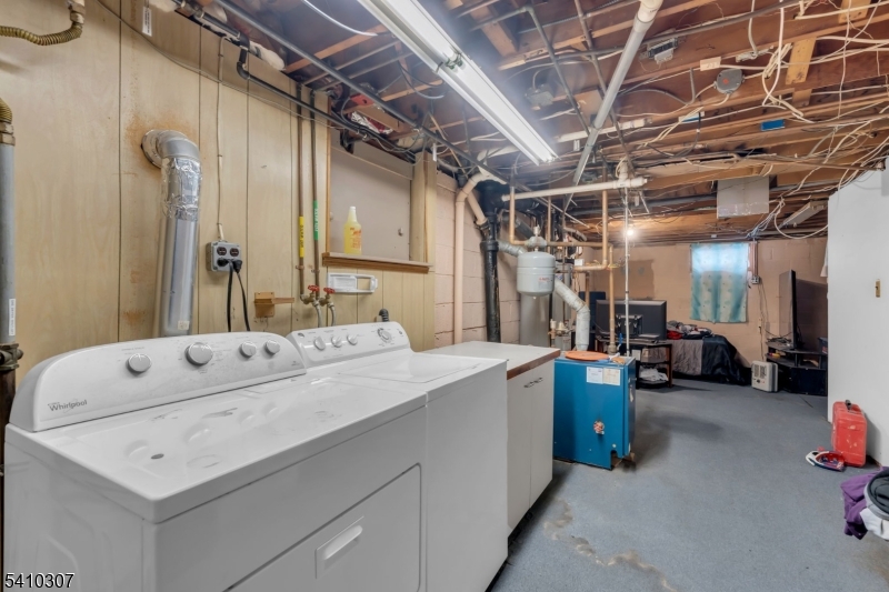 693 Hemlock Street Rahway, NJ 07065 - Photo 22 of 29 a utility room with dryer and washer