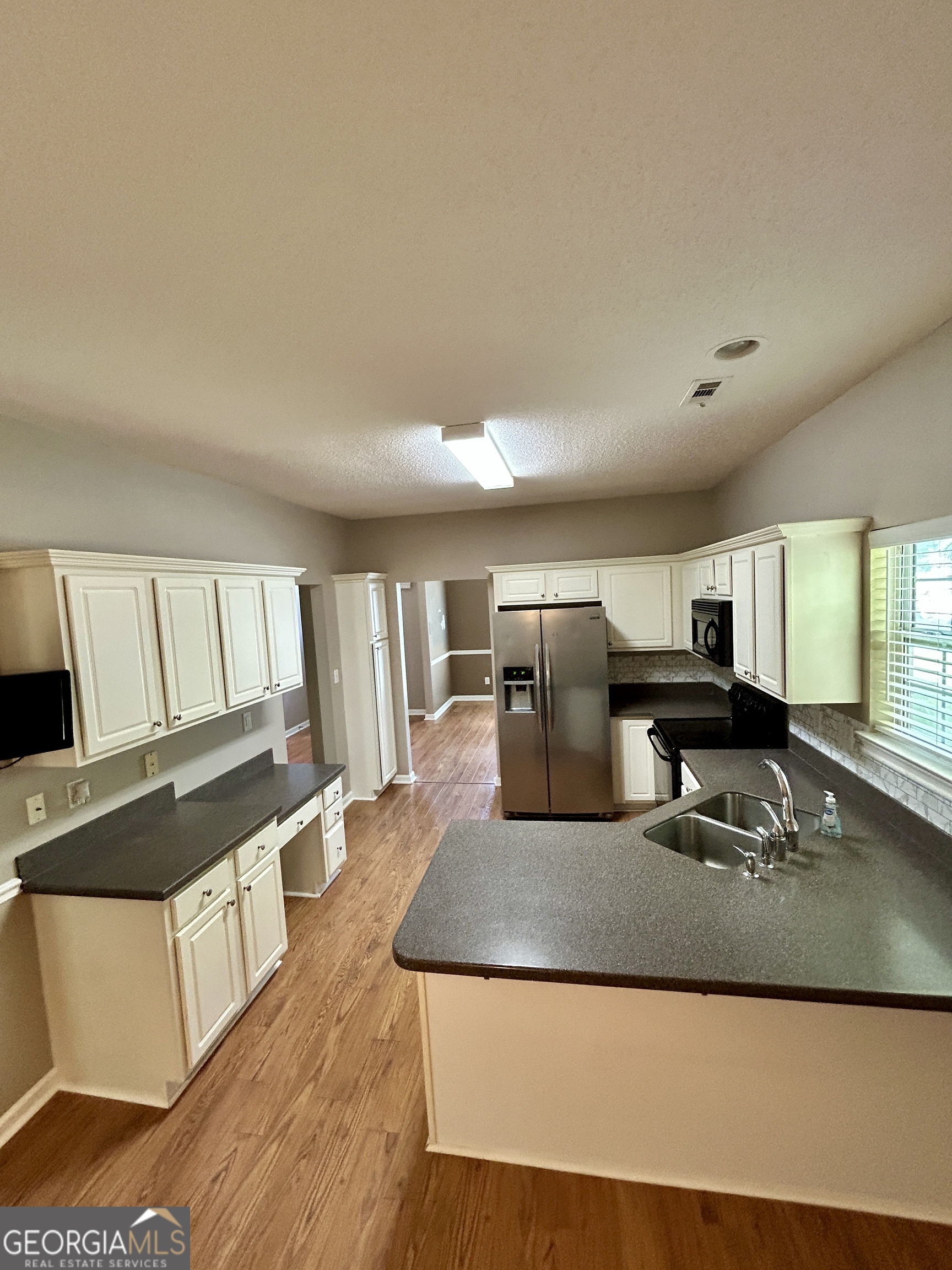 98 Pheasant Ridge Newnan, GA 30265 - Photo 7 of 23 a kitchen with granite countertop a stove and a sink