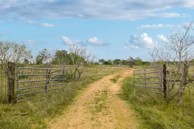 $325,000 | 9054 Farm To Market Road 713, Dale, TX 78616