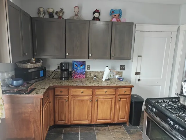 $2,300 | 452 Osborn Street, Unit 2, Fall River, MA 02724