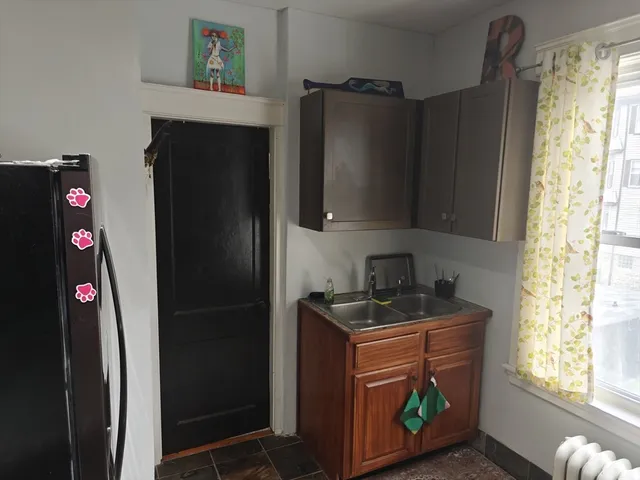 $2,300 | 452 Osborn Street, Unit 2, Fall River, MA 02724