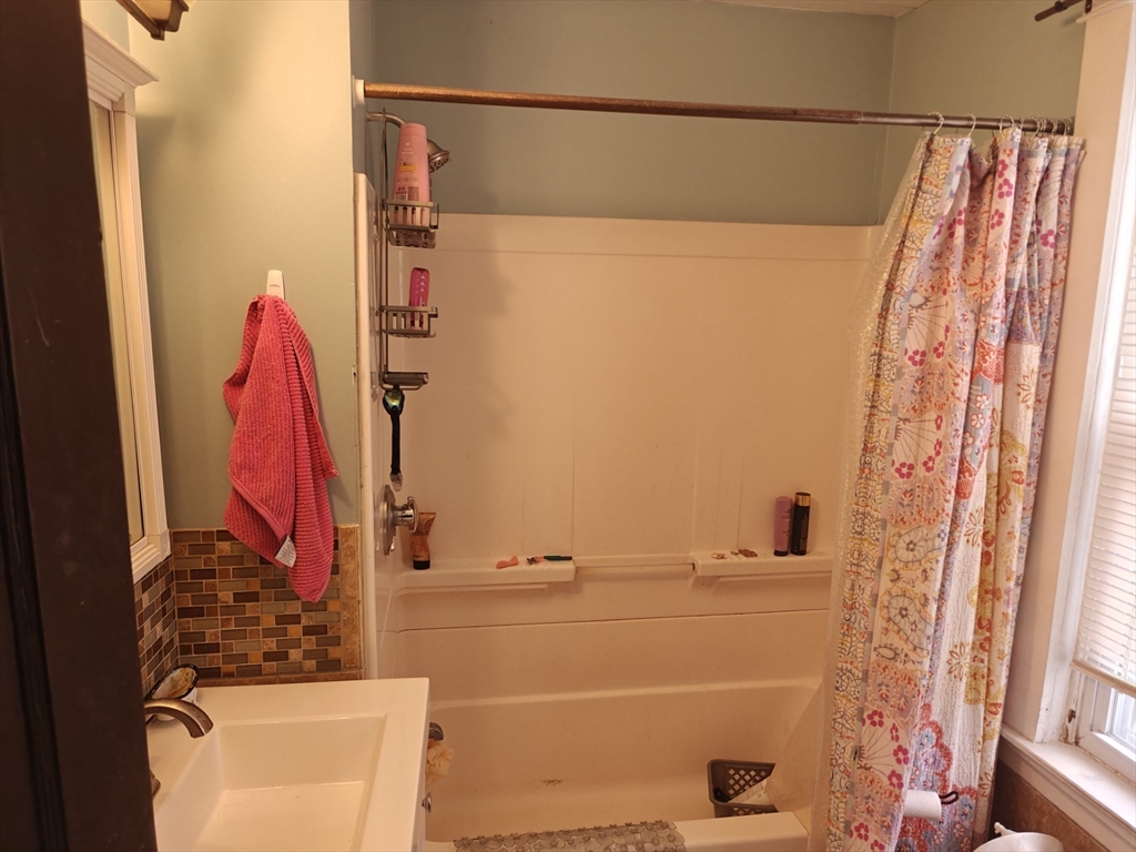 452 Osborn Street, Unit 2 Fall River, MA 02724 - Photo 16 of 18