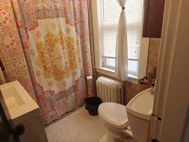 $2,300 | 452 Osborn Street, Unit 2, Fall River, MA 02724