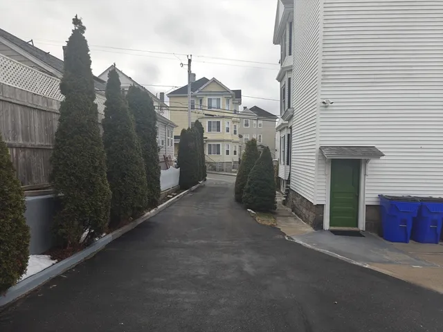 $2,300 | 452 Osborn Street, Unit 2, Fall River, MA 02724