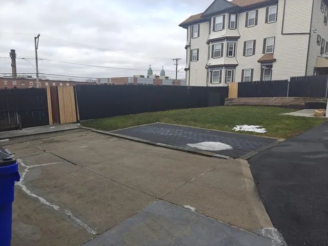 $2,300 | 452 Osborn Street, Unit 2, Fall River, MA 02724