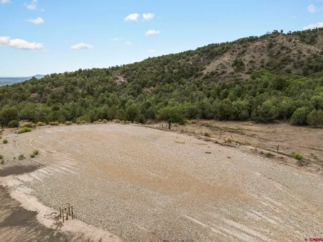 a view of a dry field