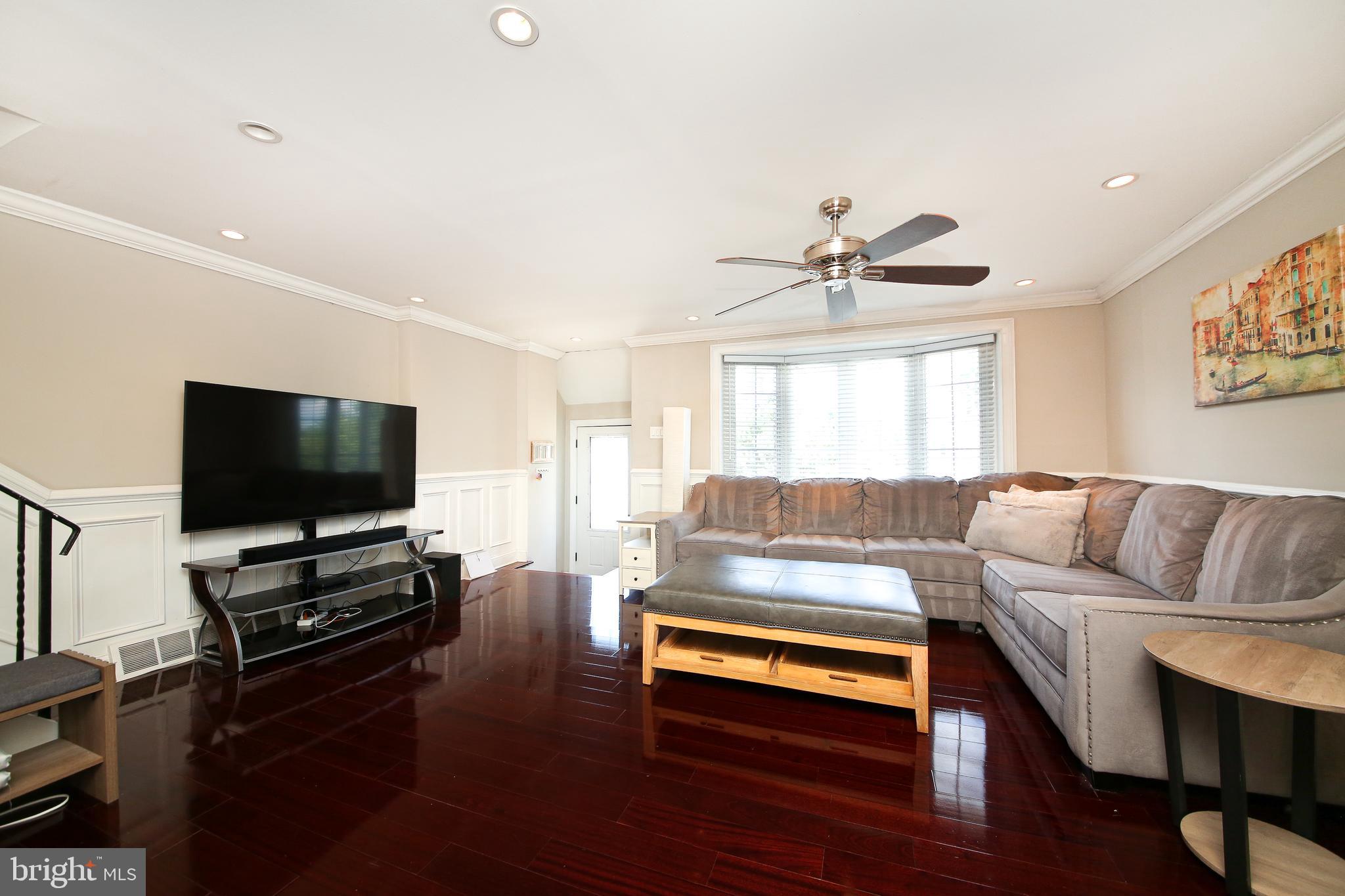 3653 Academy Road Philadelphia, PA 19154 - Photo 2 of 20 Living Room