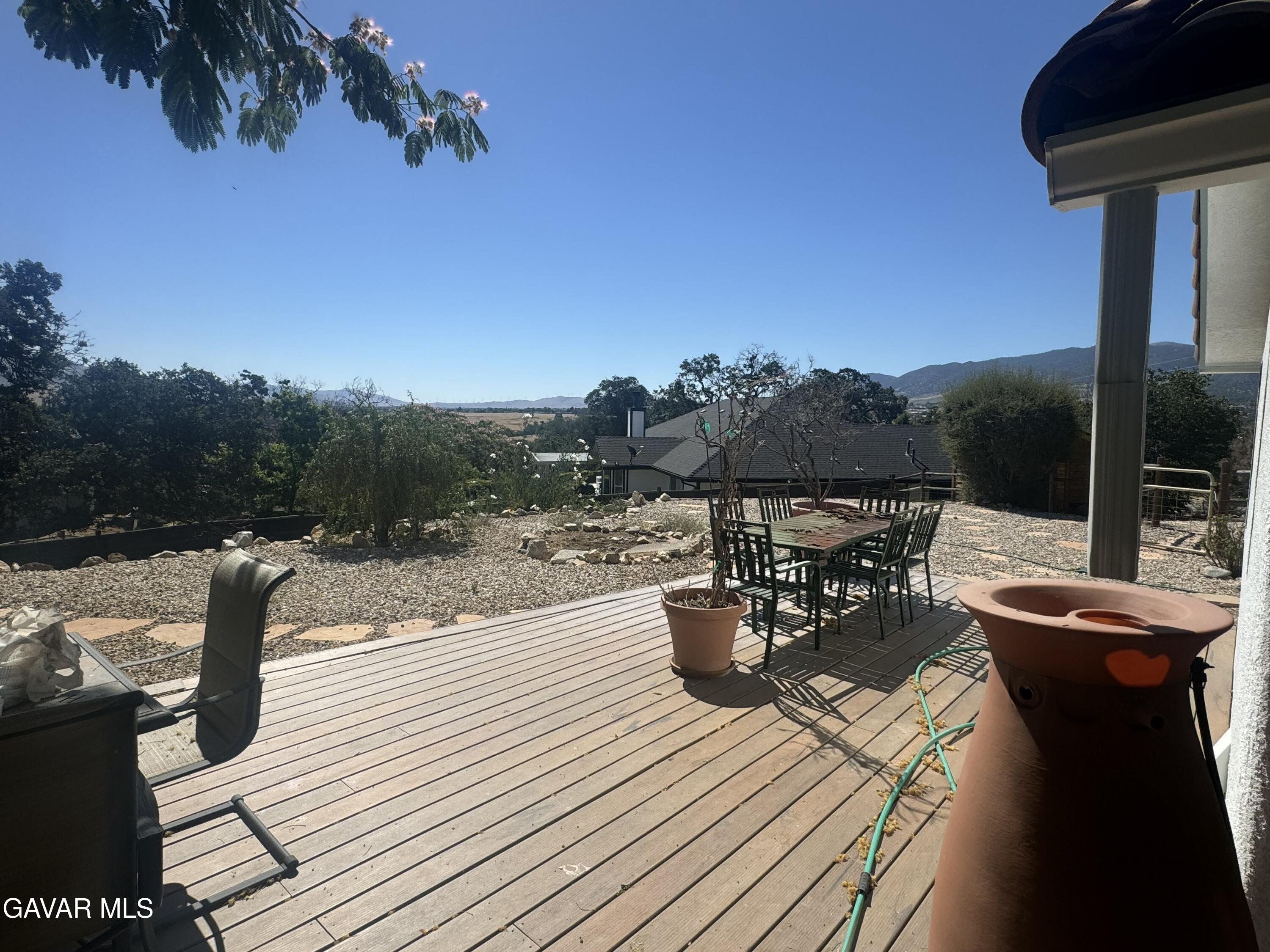 21405 Prospect Avenue Tehachapi, CA 93561 - Photo 20 of 20 side deck