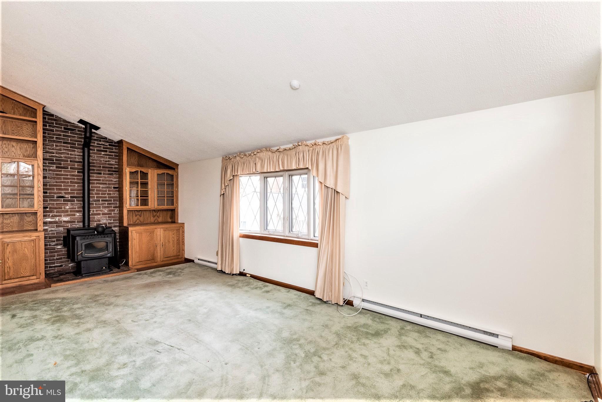 406 Barksdale Road Joppa, MD 21085 - Photo 8 of 42 Living room