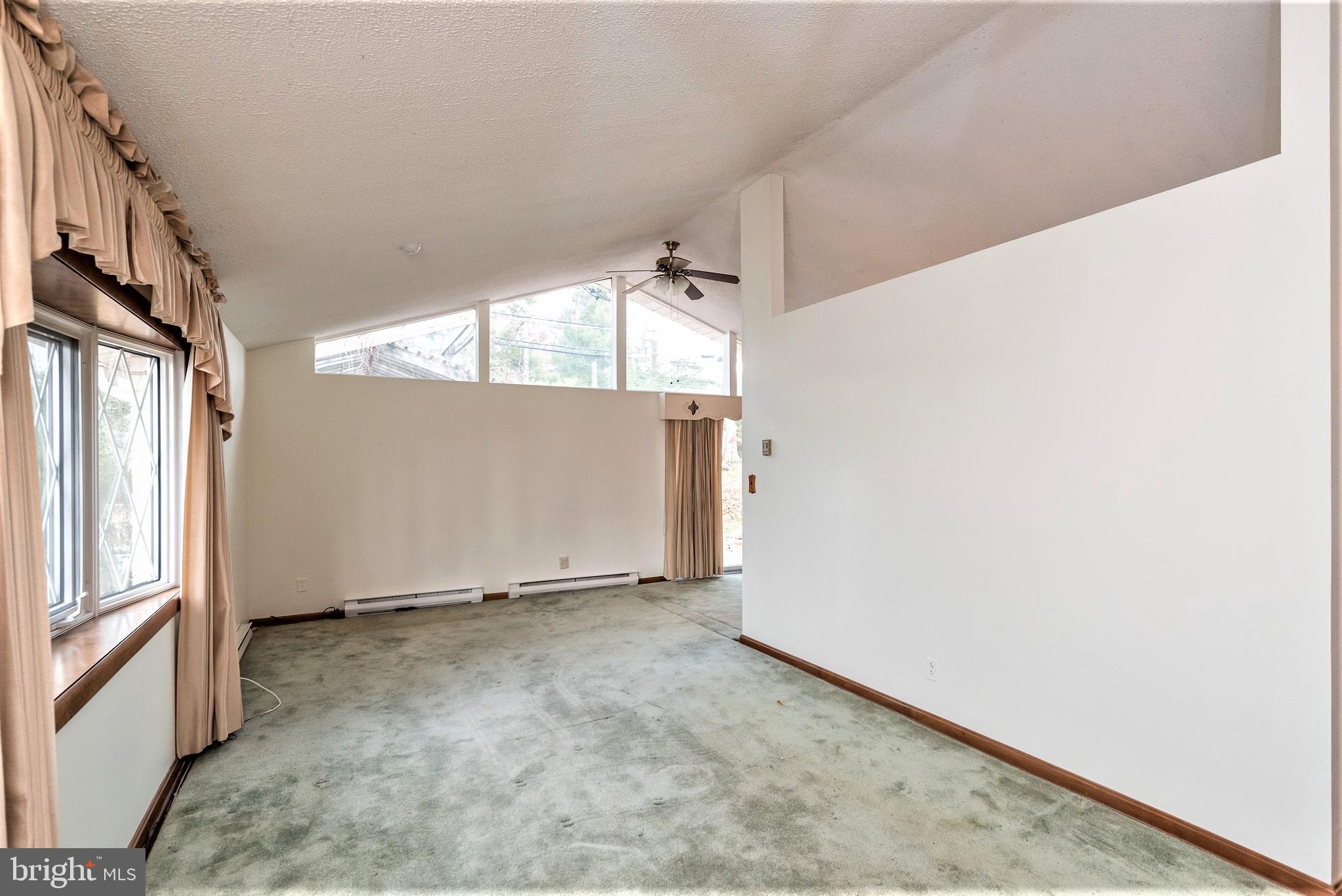 406 Barksdale Road Joppa, MD 21085 - Photo 10 of 42 Living room