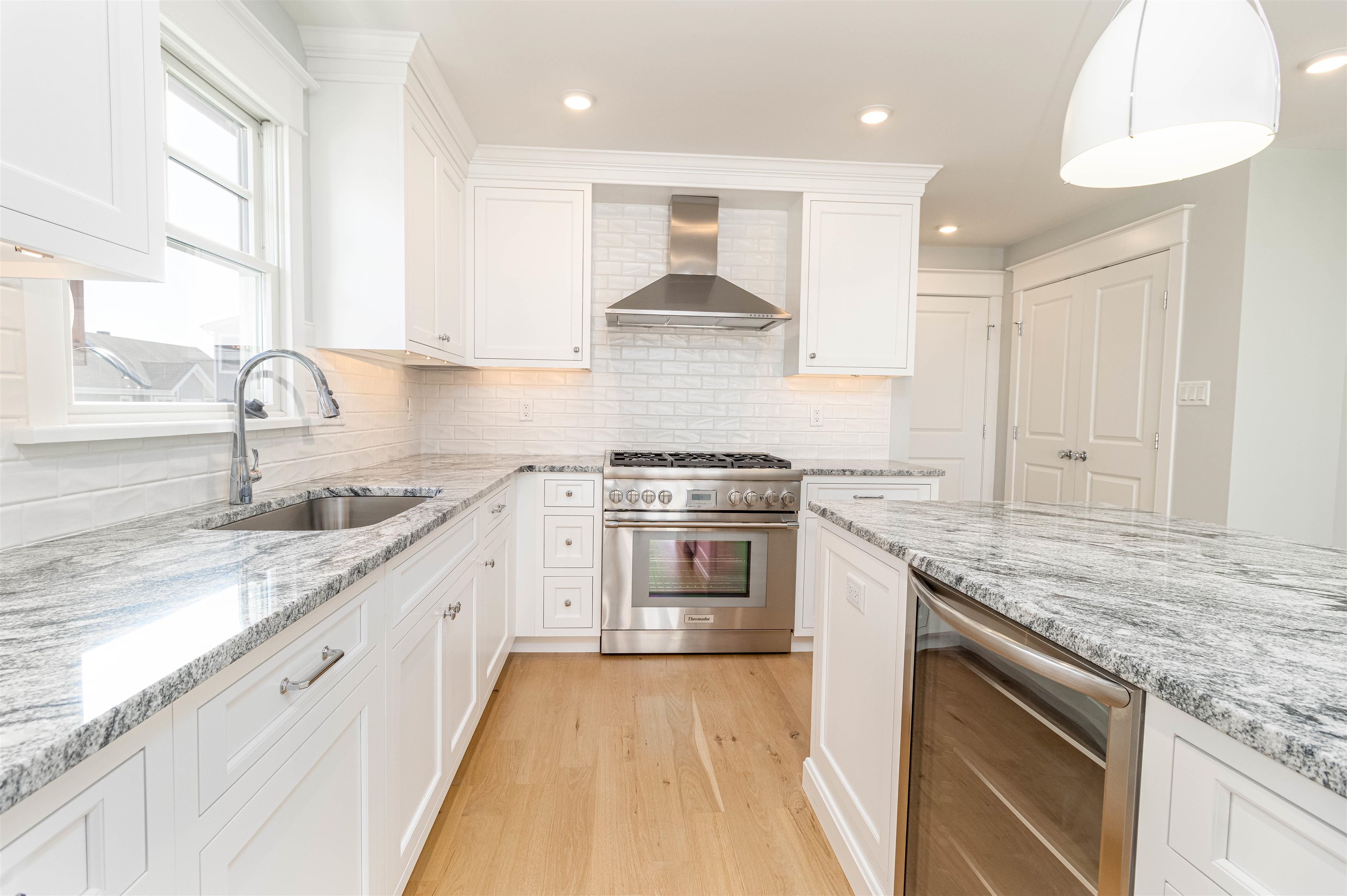 284 33rd, Unit 284 Avalon, NJ 08202 - Photo 11 of 28 a kitchen with a sink stove and cabinets