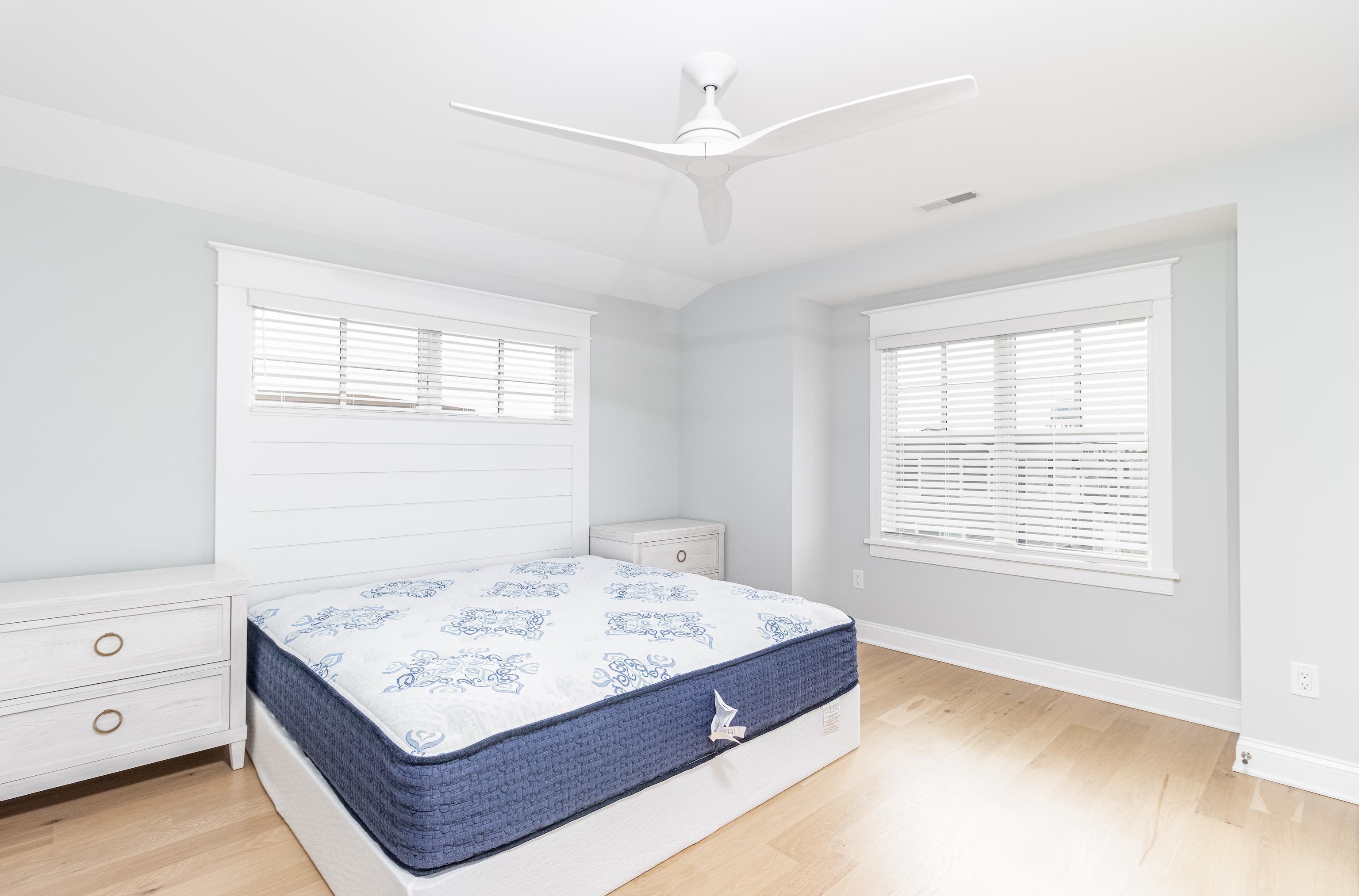 284 33rd, Unit 284 Avalon, NJ 08202 - Photo 21 of 28 a living room with hard wood floor and window