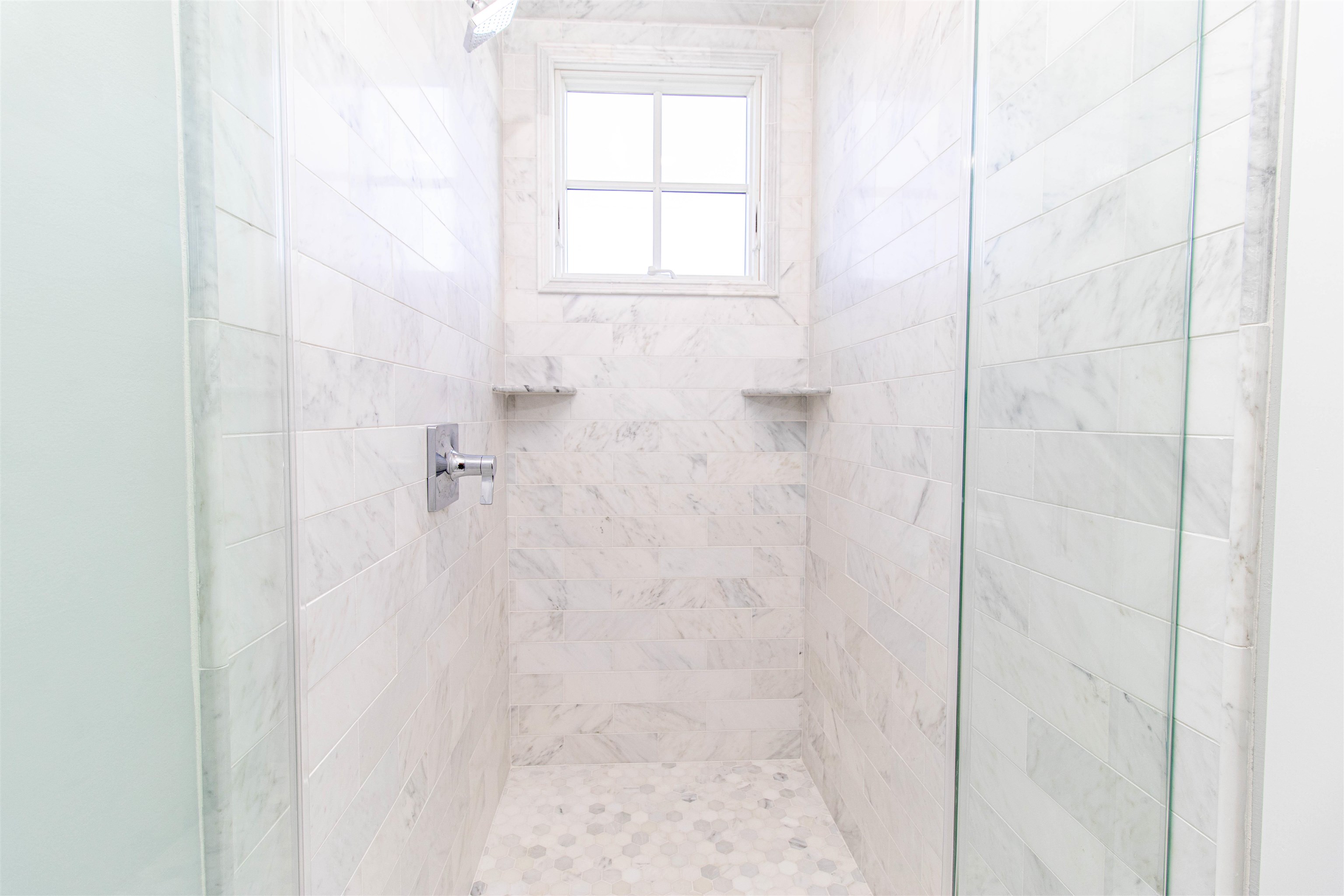 284 33rd, Unit 284 Avalon, NJ 08202 - Photo 23 of 28 a bathroom with a window
