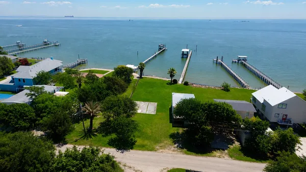 $249,999 | 915 5th Street, Dickinson, TX 77539