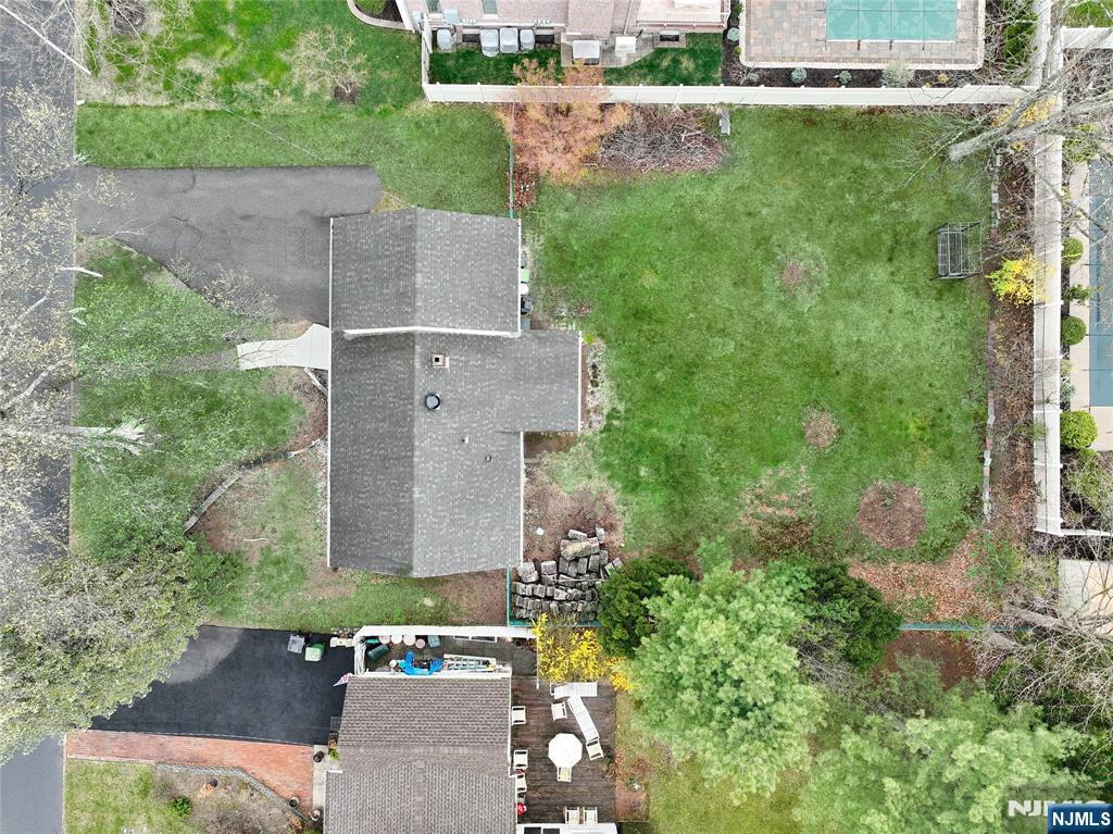 324 Edstan Way Paramus, NJ 07652 - Photo 30 of 35