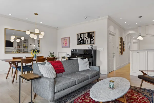 $8,000 | 238 Marlborough Street, Unit 401, Boston, MA 02116