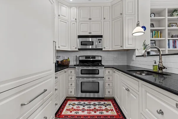 $8,000 | 238 Marlborough Street, Unit 401, Boston, MA 02116