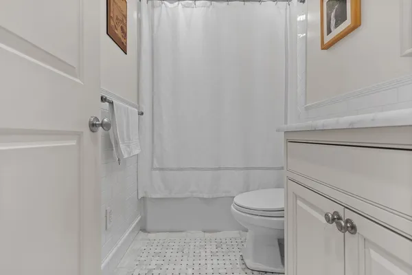 $8,000 | 238 Marlborough Street, Unit 401, Boston, MA 02116