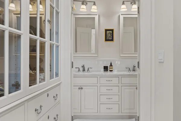 $8,000 | 238 Marlborough Street, Unit 401, Boston, MA 02116