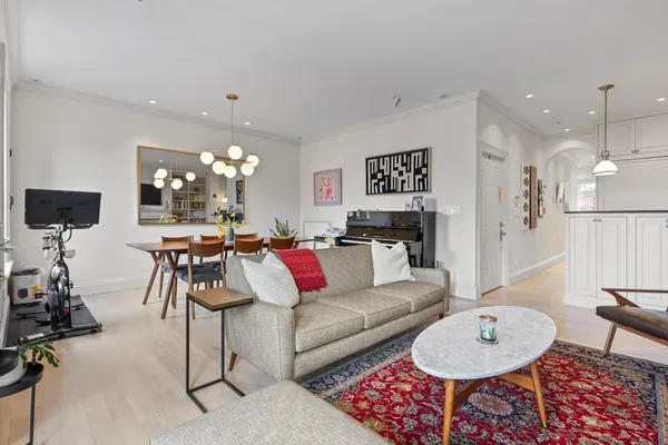 $8,000 | 238 Marlborough Street, Unit 401, Boston, MA 02116