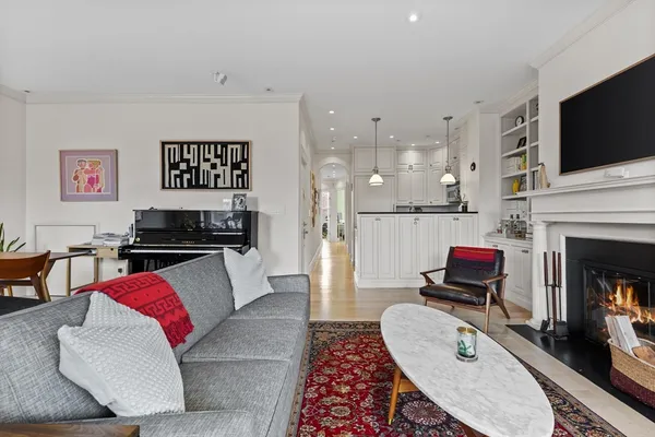 $8,000 | 238 Marlborough Street, Unit 401, Boston, MA 02116