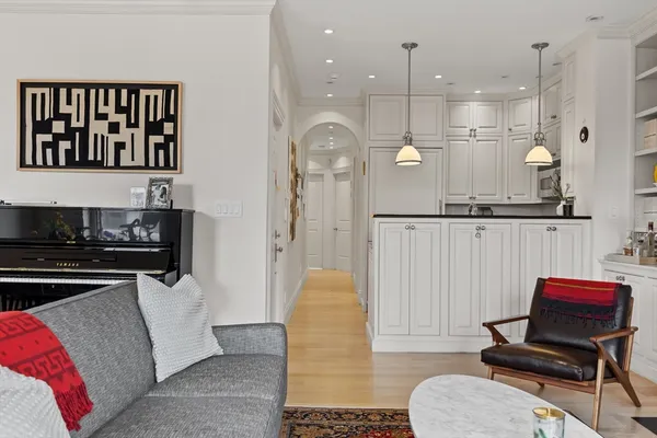 $8,000 | 238 Marlborough Street, Unit 401, Boston, MA 02116