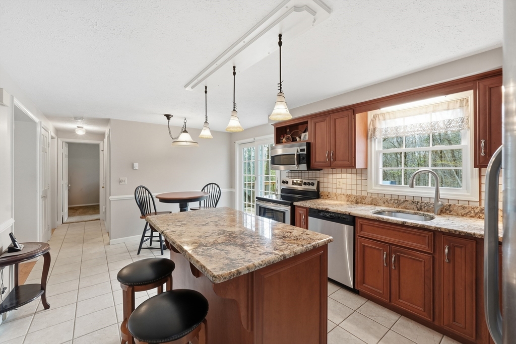292 Cedar Street Sturbridge, MA 01518 - Photo 11 of 38 Gallery Image 11