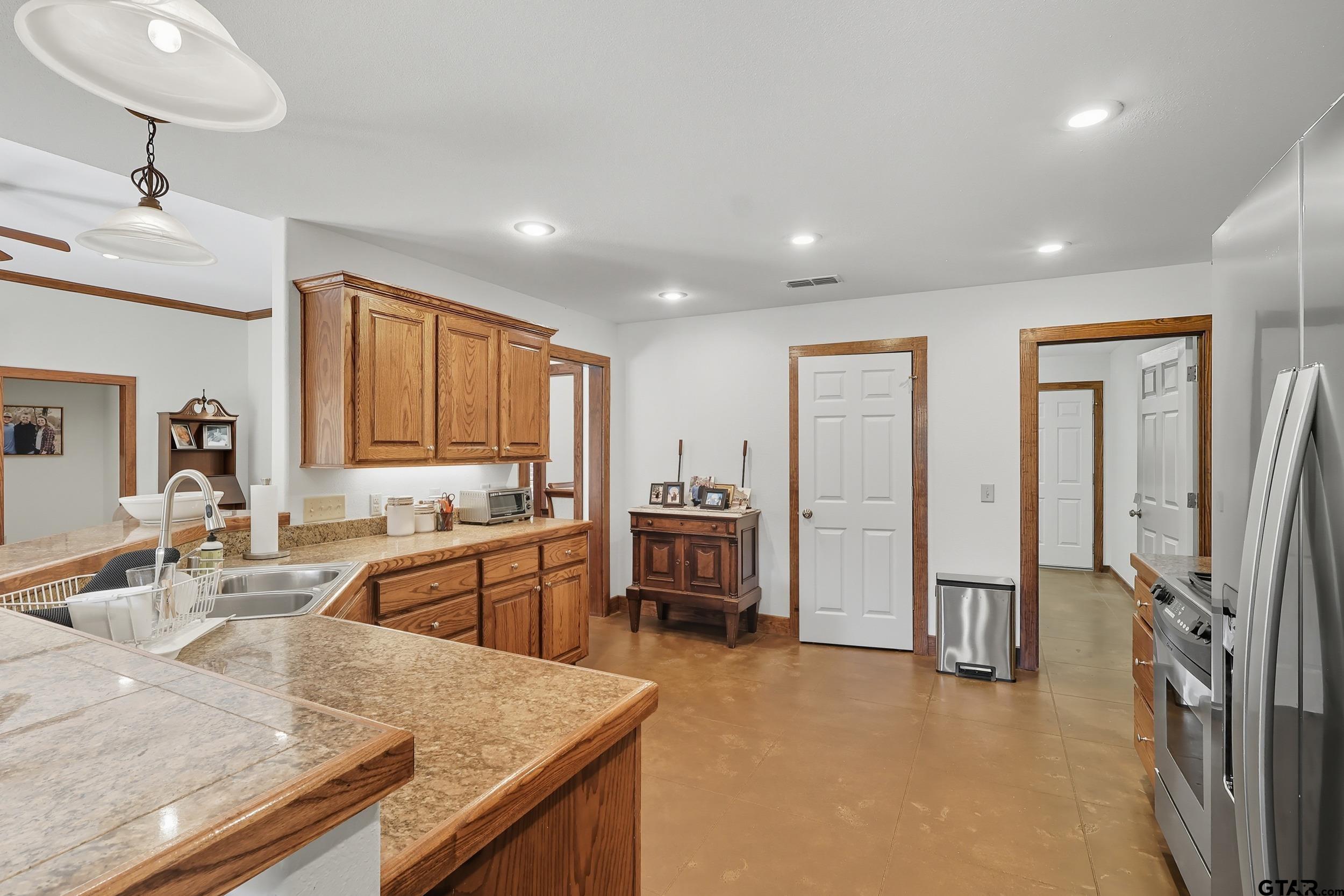 404 County Road 4220 Mount Pleasant, TX 75455 - Photo 15 of 34