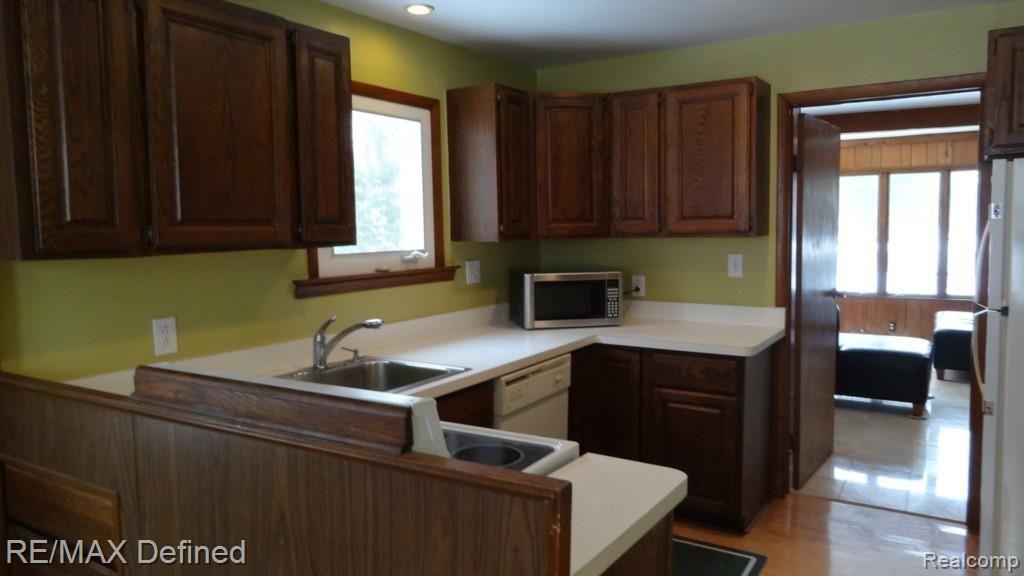 1130 Seneca Road Lake Orion, MI 48362 - Photo 13 of 32 Kitchen