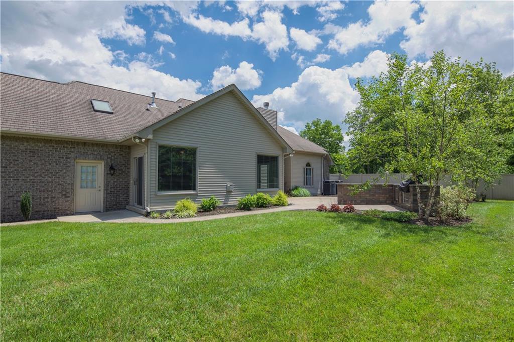 2260 West Carr Hill Road Columbus, IN 47201 - Photo 32 of 35 Gallery Image 32
