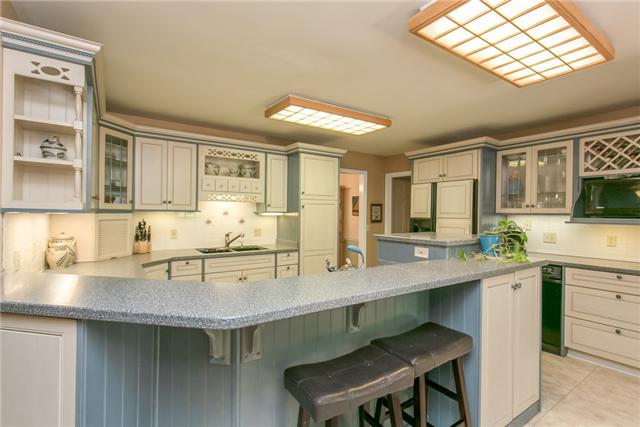 1725 Shell Road Goodlettsville, TN 37072 - Photo 9 of 20 Upgraded kitchen with Kraft Made Cabinets & Pantry