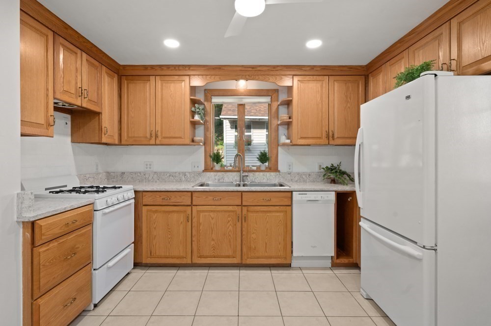 24 Greenwood Road Peabody, MA 01960 - Photo 12 of 31