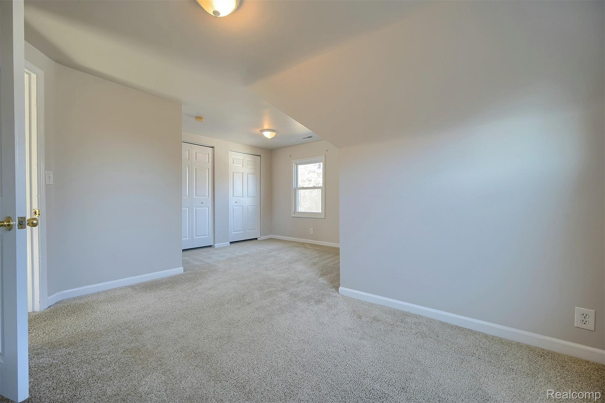 20903 Doepfer Road Warren, MI 48091 - Photo 14 of 26 14-Master-Bedroom-2nd-View.jpg