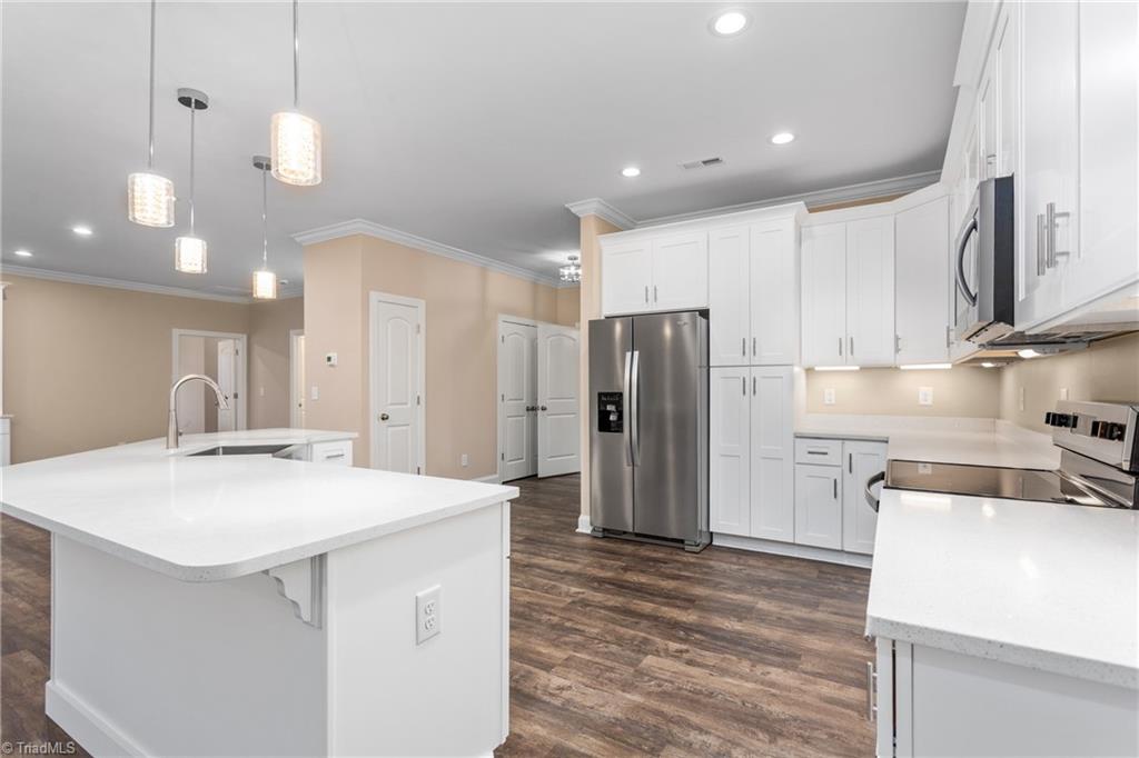 311 Marigold Lane Lexington, NC 27292 - Photo 14 of 48 Imagine all of the seating at this island